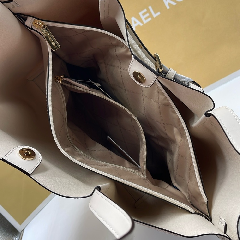 Michael Kors Emilia Large Logo Tote Bag 
COLOR LT CRM MULTI
NWT - Picture 13 of 16